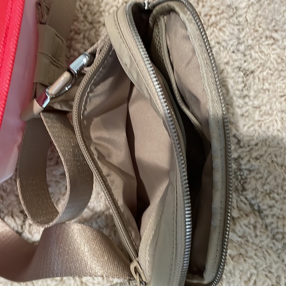 Lululemon Everywhere Belt Bag Trench White Opal Adjustable Sling Crossbody NWT - Picture 8 of 10